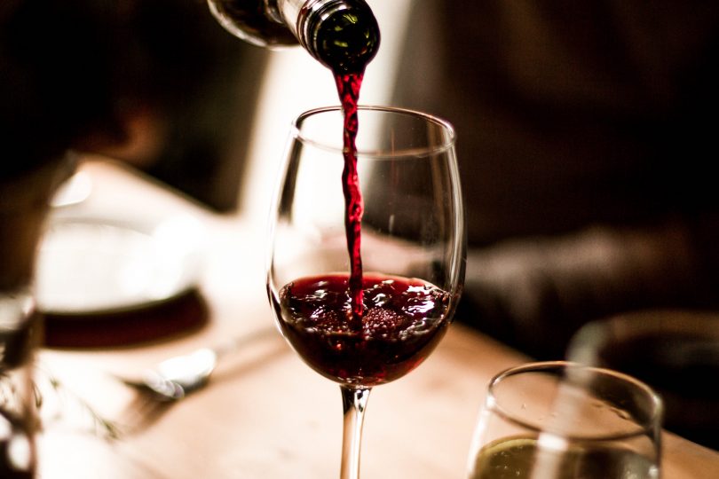 Una copa de vino equivale a una hora de gimnasio: estudio