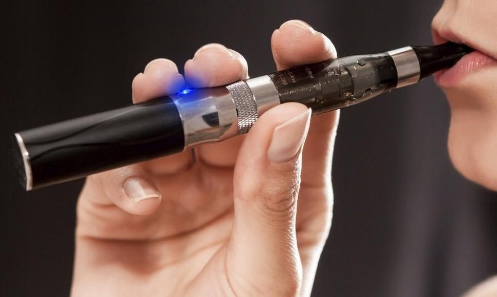 Los cigarros electrónicos también son altamente dañinos: estudio