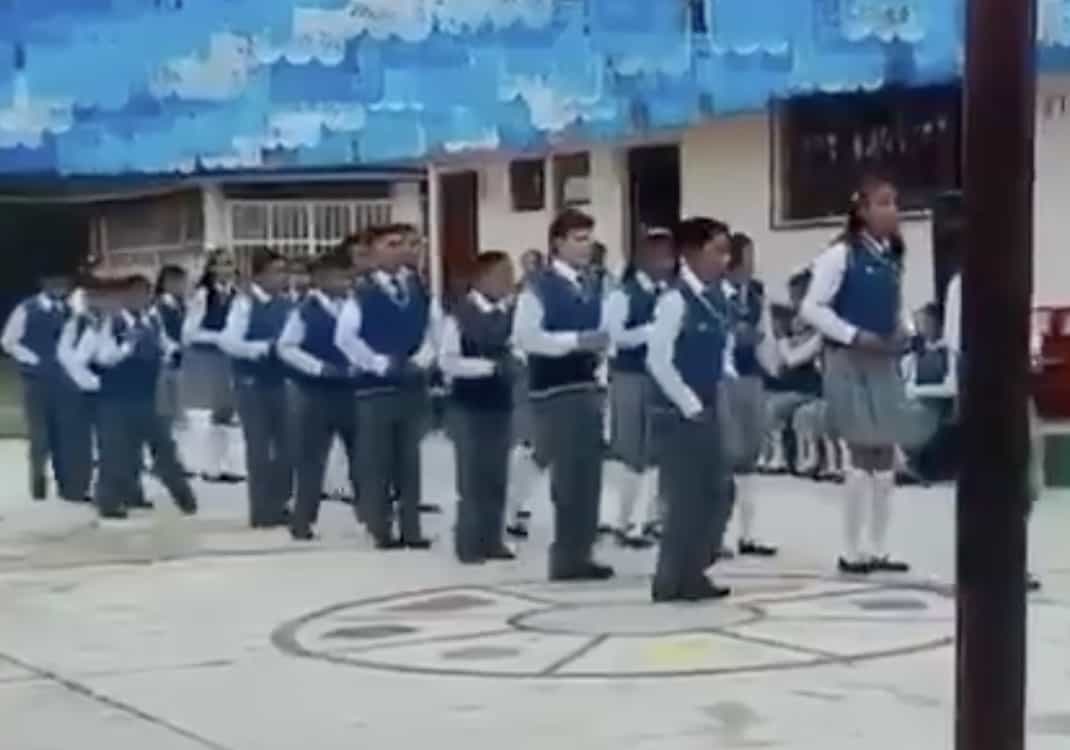 (VIDEO) Alumnos de primaria bailan al ritmo de «Rayito Colombiano» en su graduación
