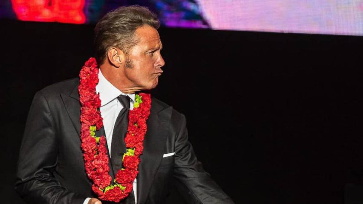 (VIDEO) Luis Miguel canta para comensales de un restaurante en donde cenaba