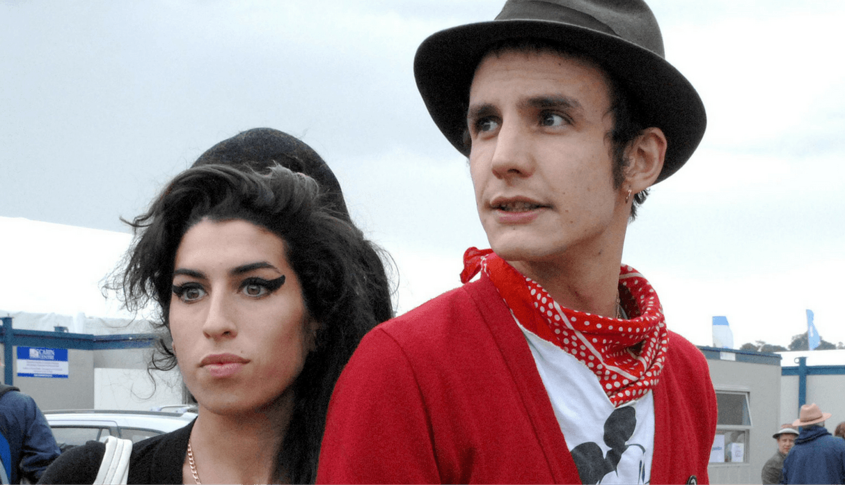 La expareja sentimental de Amy Winehouse puso a la venta fotos íntimas de la cantante