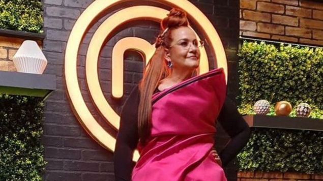 Tunden a la Chef Betty en redes sociales con «peinado de Majin Boo»