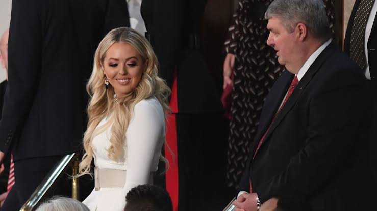 (Video) Tiffany Trump posa desnuda por una buena causa