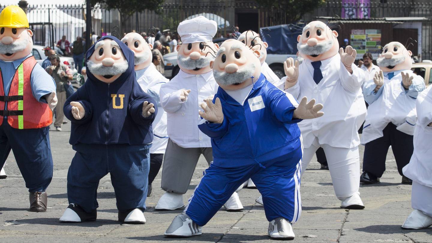 (VIDEO) ¿No tienes trabajo? Este es el sueldo que gana una botarga del Dr. Simi
