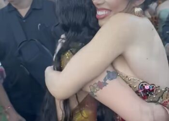 Yailin La Más Viral y Yeri Mua explotan las redes sociales con su encuentro en Premios Heat