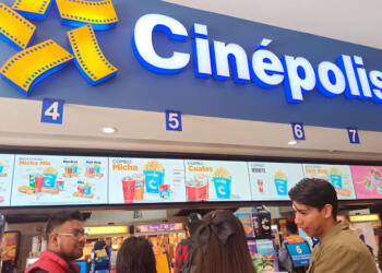 VIDEO: Cómo comprar palomitas, refresco y boleto por solo 53 pesos en Cinépolis