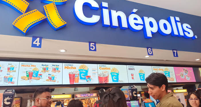 VIDEO: Cómo comprar palomitas, refresco y boleto por solo 53 pesos en Cinépolis