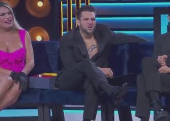 VIDEO: Jorge Losa canta y baila ‘Pégate pa mí’ durante gala y genera burlas