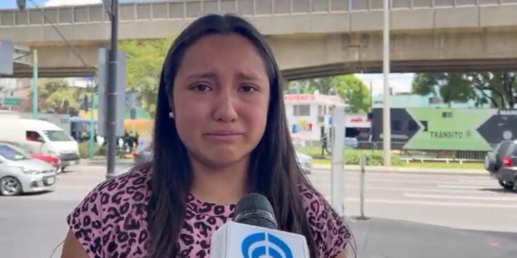 VIDEO: Fan de Taylor Swift espera el milagro de conseguir un boleto afuera del Foro Sol