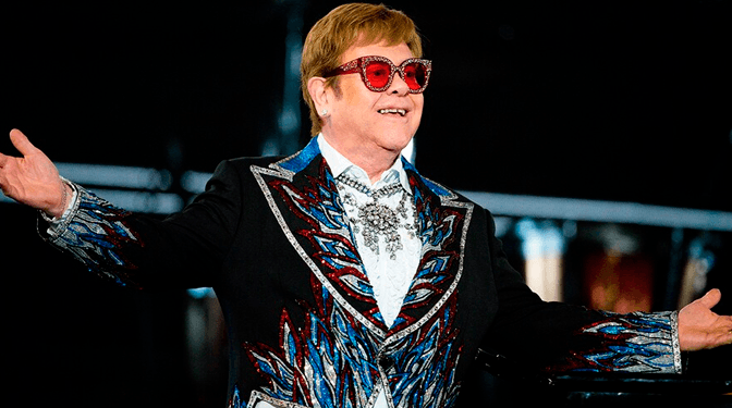 Hospitalizan de emergencia a Elton John tras aparatoso accidente