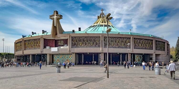 Este es el costo de una misa de XV años en la Basílica de Guadalupe