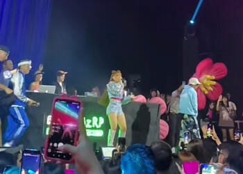 VIDEO: Yeri Mua hace su primera presentación cantando en vivo en CDMX