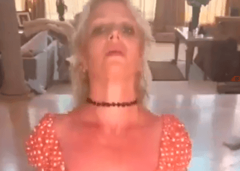 VIDEO: Britney Spears hace baile con cuchillos y preocupa a sus fans