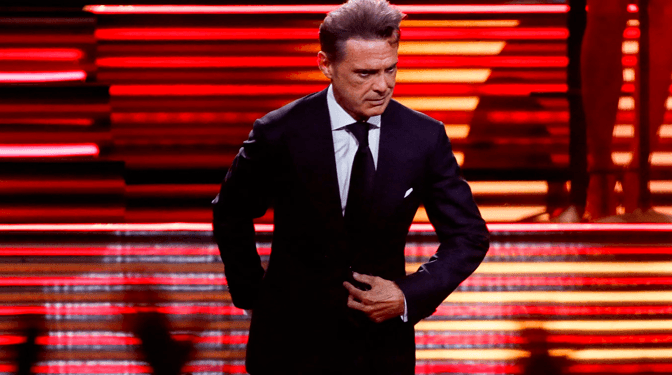 VIDEO: ¡Explotó! Luis Miguel se enoja con su equipo por error técnico durante concierto en Chile