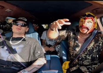 VIDEO: Peso Pluma se queda dormido durante entrevista con el Escorpión Dorado