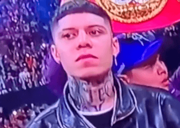 VIDEO: Santa Fe Klan genera burlas por su mirada de enojo durante pelea del Canelo