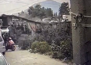 Revelan momento exacto en el que un puente peatonal en el EDOMEX se desplomó