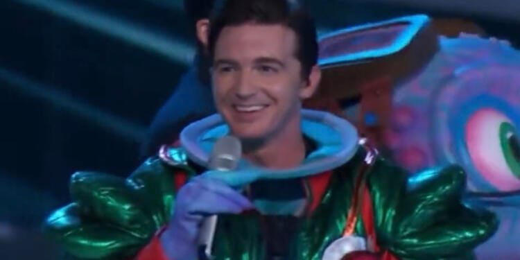 VIDEO: Eliminan a Bebé Alien de ‘Quién es la Mascara’ y su identidad es Drake Bell