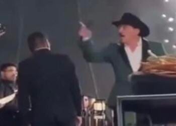 VIDEO: ¿Prepotente? José Manuel Figueroa humilla a sus músicos durante show en vivo