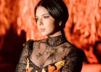 VIDEO: ‘¿Ahora sí eres mexicana?’ Ángela Aguilar es criticada por foto alusiva al Día de Muertos