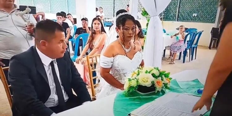 VIDEO: Novia sorprende al arrepentirse de casarse en plena boda y deja en shock al novio