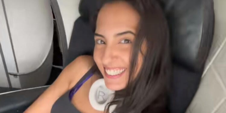 VIDEO: Mujer se niega a darle su asiento de primera clase a un niño para que viaje con su familia y genera polémica en redes