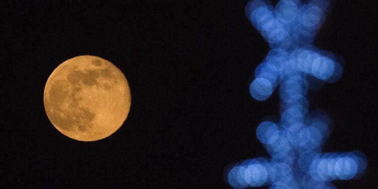 Hoy se podrá ver la última luna llena del año, conocida como ‘Luna fría’