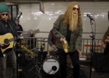 VIDEO: Green Day sorprende con miniconcierto secreto en el metro de Nueva York