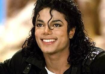 Documentos revelan que Michael Jackson no participó en fiestas privadas de Jeffrey Epstein, fue usado como chivo expiatorio