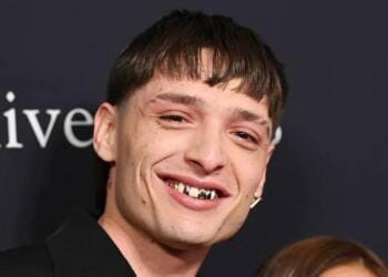 VIDEO: Peso Pluma hace historia al llevarse su primer Grammy con «Génesis»