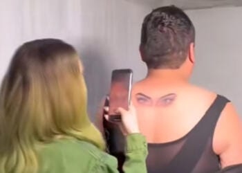 VIDEO; Fanático se tatúa los ojos de Belinda y ella recuerda a Nodal: ‘no te lo puedes borrar eh’