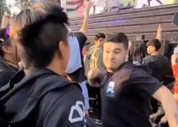 VIDEO: Asistente del EDC responde a empujones con tremendo codazo