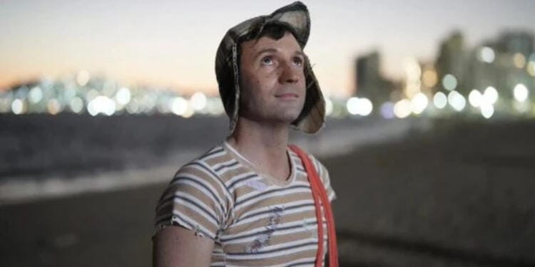 Max revela las primeras imágenes del protagonista de la bioserie de Chespirito ‘Sin querer queriendo’