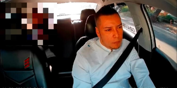 VIDEO: Chofer y pasajera protagonizan discusión en Paseo de la Reforma CDMX