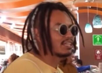 VIDEO: Comediante Lalo Elizarrarás le paga su comida a 114 estudiantes de la UAM