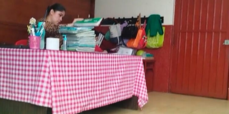 VIDEO: Exhiben a maestra de primaria por maltratar a sus alumnos
