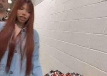 Se burlan de Yeri MUA en redes sociales por no comer para esperar el catering: solo había papas aguas y refrescos