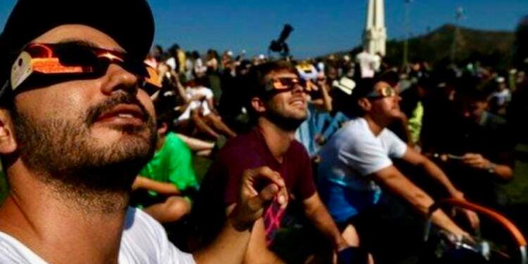 ¿Efectos del eclipse? Personas reportan dolor de cabeza, náuseas y mareos tras el eclipse de hoy