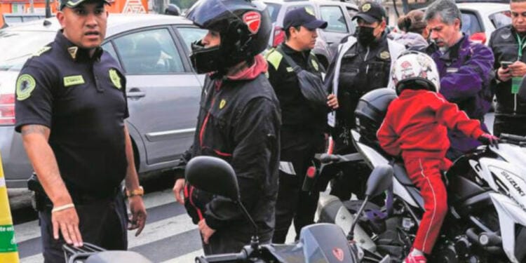 Diputados aprueban reforma que prohíbe a menores de 12 años viajar en moto