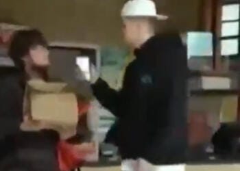VIDEO: Balean a youtuber por broma pesada a repartidor de comida