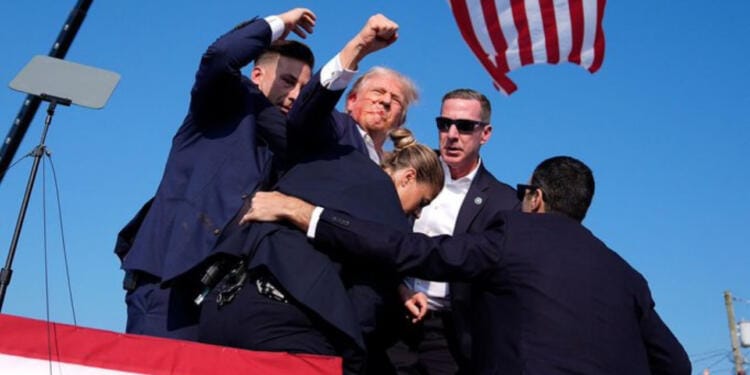 Hieren a Trump durante acto de campaña en Pensilvania, hay dos personas sin vida
