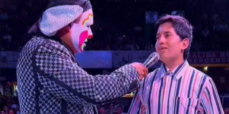 VIDEO: Joven vende su guitarra para comprar boleto para show de Brincos Dieras; el payaso le regala una nueva