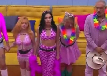 VIDEO: Gomita le hace señales a Ricardo para que salve a Briggitte