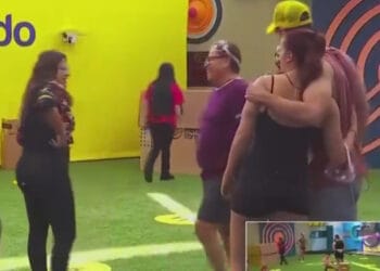 VIDEO: Le gritan a Adrián Marcelo que se salga de Tierra