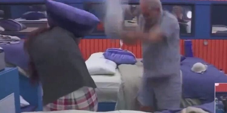 VIDEO: Juegan almohadazos en el cuarto Mar