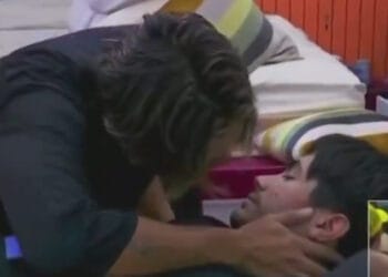 VIDEO: Ricardo y Sian se dan su primer beso