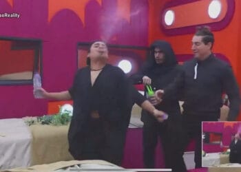 VIDEO: Hacen limpia en el cuarto Tierra