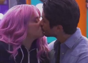 VIDEO: Gala y Sian se besan