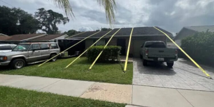 VIDEO: Amarra su casa con cintas amarillas para que no se la lleve el Huracán ‘Milton’
