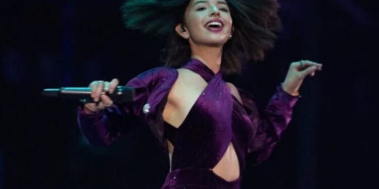 VIDEO: «Ni a los talones le llega»: Ángela Aguilar canta ‘Como la flor’ de Selena Quintanilla; le llueven criticas